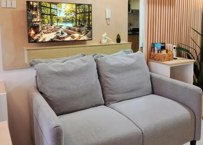 Moa Area 1br At Smdc Shore 3 With Balcony And Pool Access Apartahotel