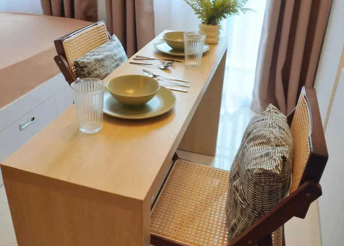 Apartahotel Moa Area 1br At Smdc Shore 3 With Balcony And Pool Access Manila